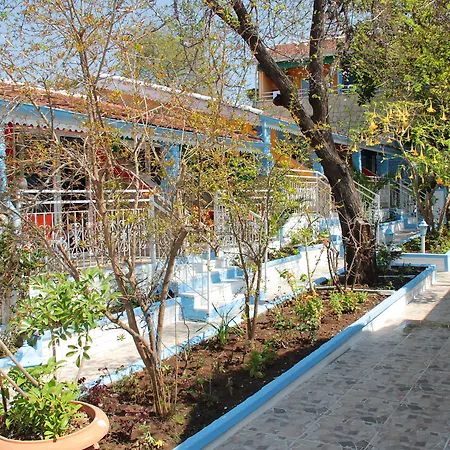 Temple فندق 3*